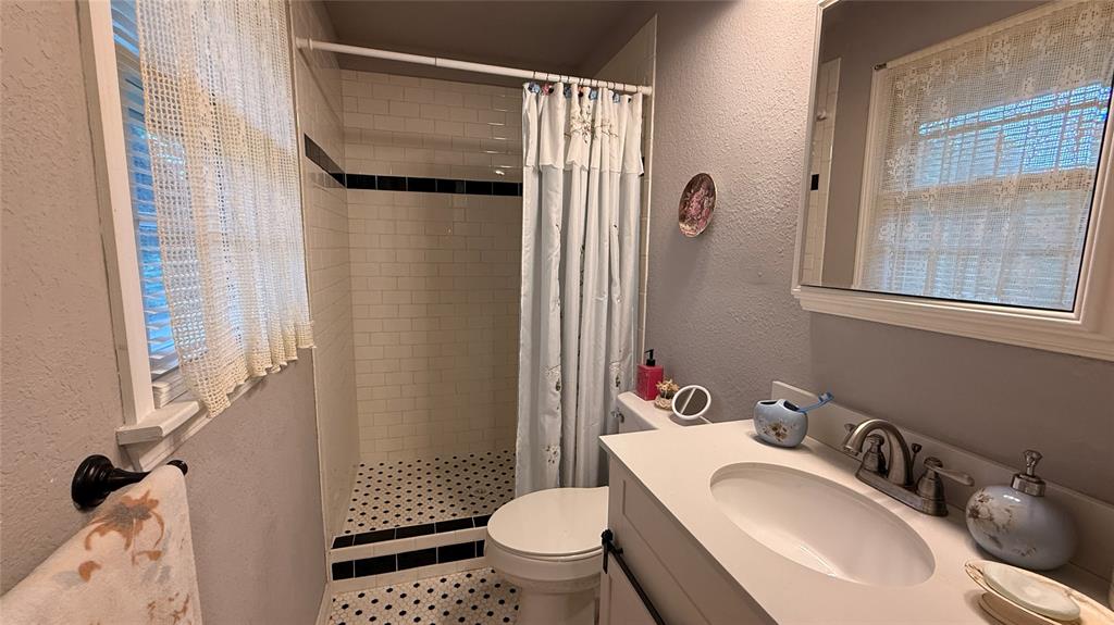 Shawnee, Oklahoma 74801, United States, 3 Bedrooms Bedrooms, ,2 BathroomsBathrooms,Residential,Active,198604