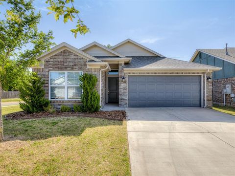 Photo of 240 Evermore Lane, Yukon, OK 73099 (MLS # 1227781)