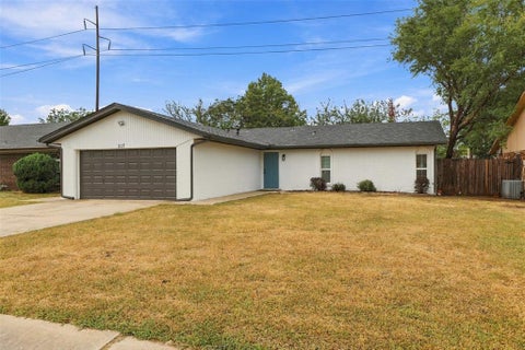 Photo of 217 Elwood Drive, Edmond, OK 73013 (MLS # 1251938)