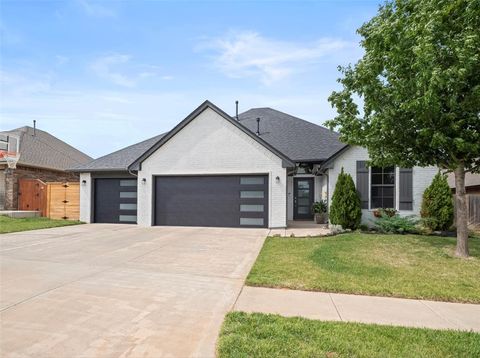 Photo of 9113 NW 88th Street, Yukon, OK 73099 (MLS # 1227820)