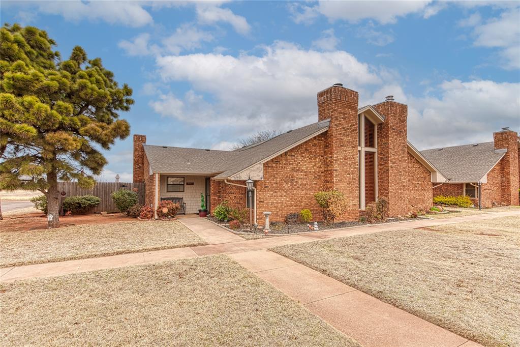 Photo 1 of 18 — 1621 W Country Club Boulevard, Elk City, OK 73644