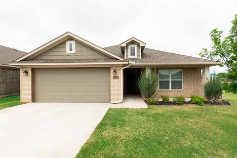 Photo of 245 Vista Drive, Yukon, OK 73099 (MLS # 1224869)