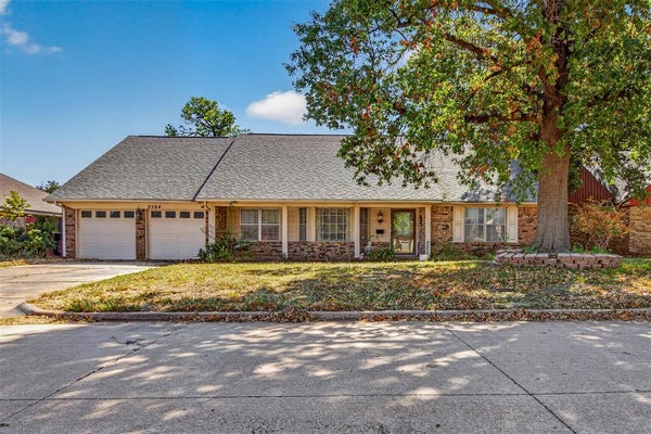 2504 NW 121ST ST, OKLAHOMA CITY, OK 73120 - Image 9b4084a32e49bde85fc421b4e15b6a33/1397485089