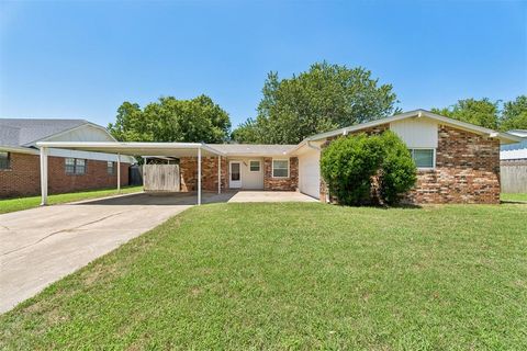 Photo of 1703 Chaucer Drive, Norman, OK 73069 (MLS # 1235459)
