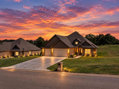 Photo of 175 Canyon Creek Lane, Guthrie, OK 73044 (MLS # 1242306)