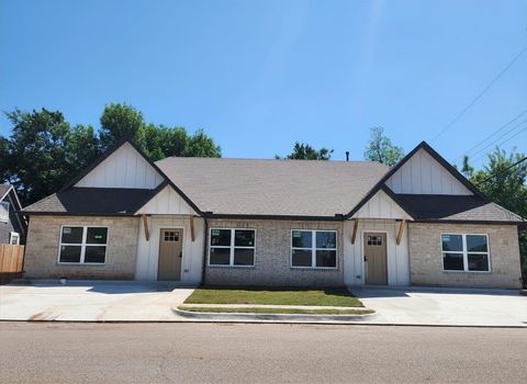 Photo of 100 S. Walnut Street, Edmond, OK 73003 (MLS # 1230320)