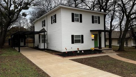 Photo of 504 W Adams Street, Purcell, OK 73080 (MLS # 1204304)