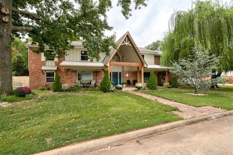 Photo of 806 Glenmanor Drive, Midwest City, OK 73110 (MLS # 1251995)