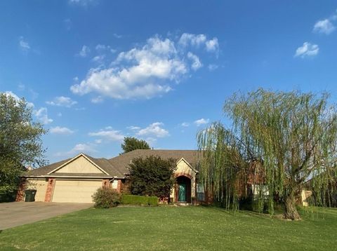 Photo of 8039 Lindsay Lane, Edmond, OK 73025 (MLS # 1225524)