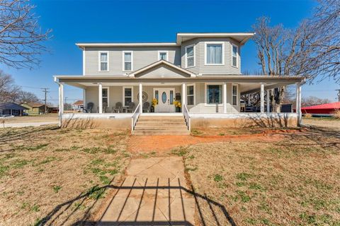 Photo of 523 W Main Street, Purcell, OK 73080 (MLS # 1211146)
