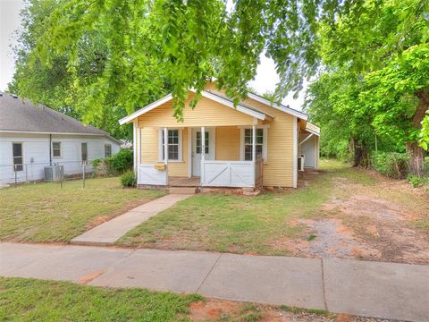 Photo of 407 SE 25th Street, Oklahoma City, OK 73129 (MLS # 1228075)