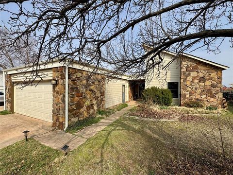 Photo of 501 SE 34th Street, Moore, OK 73160 (MLS # 1217867)