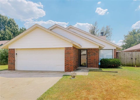 Photo of 528 W 9th Street, Edmond, OK 73003 (MLS # 1250975)