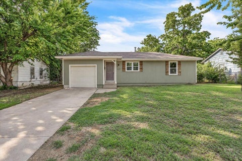 Photo of 1113 S Locust Drive, Midwest City, OK 73110 (MLS # 1254652)