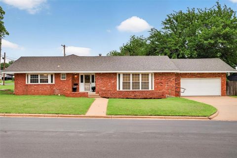 Photo of 1003 E Proctor Avenue, Weatherford, OK 73096 (MLS # 1230526)
