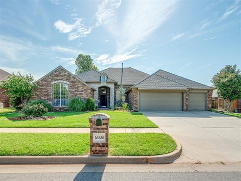 Photo of 17008 Platinum Lane Ln, Edmond, OK 73012 (MLS # 1241655)