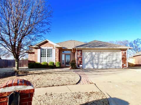 Photo of 3301 Buckingham Place, Yukon, OK 73099 (MLS # 1232027)