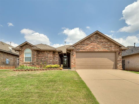 Photo of 3908 Catamaran Dr DR, Yukon, OK 73099 (MLS # 1230560)