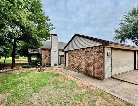 Photo of 428 Sundance Lane, Edmond, OK 73034 (MLS # 1176797)