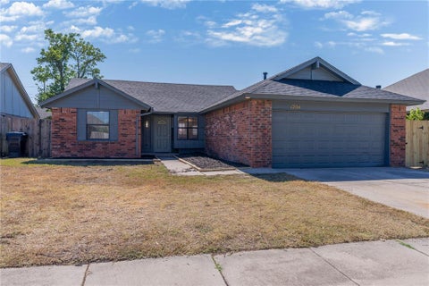 Photo of 1204 SW 133rd Street, Oklahoma City, OK 73170 (MLS # 1252488)