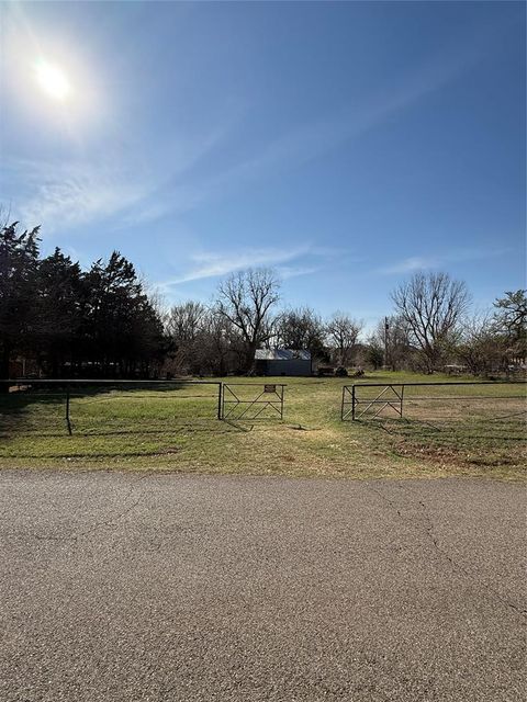 Photo of 611 S Lakehoma Place Drive, Mustang, OK 73064 (MLS # 1218325)