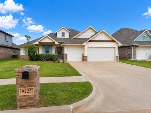 Photo of 9225 NW 88th Street, Yukon, OK 73099 (MLS # 1252164)