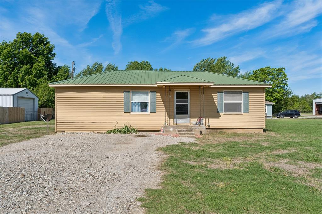 Photo 1 of 32 — 103 S Cedar Street, Crescent, OK 73028