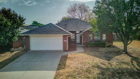 Photo of 437 Waterfront DR, Norman, OK 73071 (MLS # 1248729)