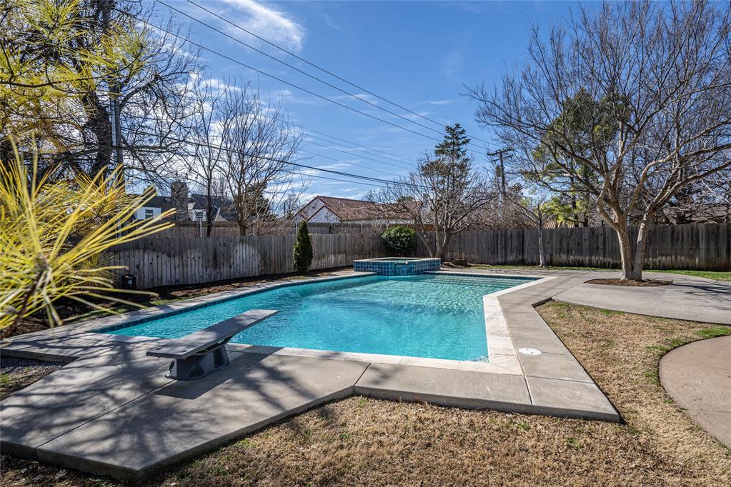 Nichols Hills, Oklahoma, 73120, United States, 4 Bedrooms Bedrooms, ,4 BathroomsBathrooms,Residential,Active,2019456