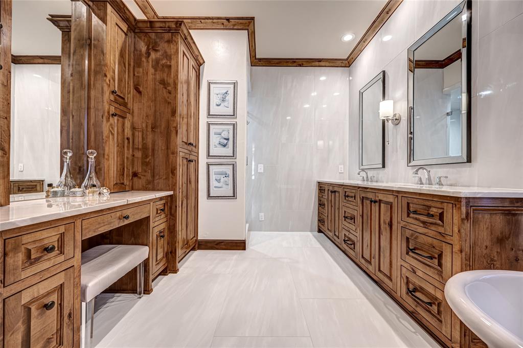 Nichols Hills, Oklahoma, 73120, United States, 4 Bedrooms Bedrooms, ,4 BathroomsBathrooms,Residential,Active,2019456