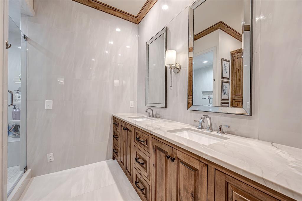 Nichols Hills, Oklahoma, 73120, United States, 4 Bedrooms Bedrooms, ,4 BathroomsBathrooms,Residential,Active,2019456