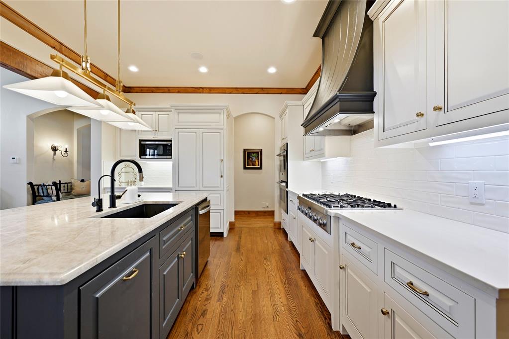 Nichols Hills, Oklahoma, 73120, United States, 4 Bedrooms Bedrooms, ,4 BathroomsBathrooms,Residential,Active,2019456