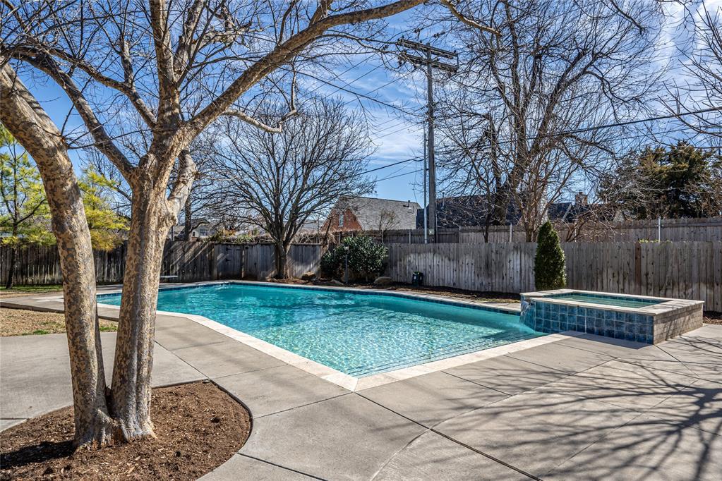 Nichols Hills, Oklahoma, 73120, United States, 4 Bedrooms Bedrooms, ,4 BathroomsBathrooms,Residential,Active,2019456