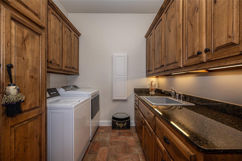 Nichols Hills, Oklahoma, 73120, United States, 4 Bedrooms Bedrooms, ,4 BathroomsBathrooms,Residential,Active,2019456