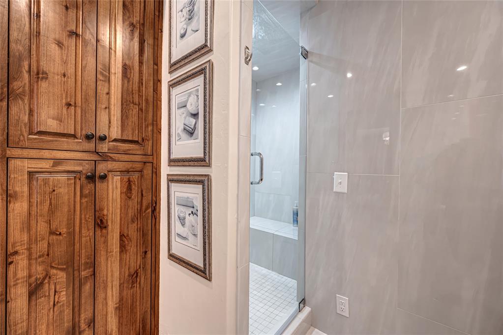 Nichols Hills, Oklahoma, 73120, United States, 4 Bedrooms Bedrooms, ,4 BathroomsBathrooms,Residential,Active,2019456