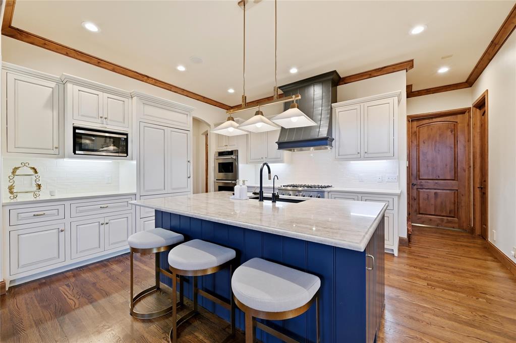Nichols Hills, Oklahoma, 73120, United States, 4 Bedrooms Bedrooms, ,4 BathroomsBathrooms,Residential,Active,2019456