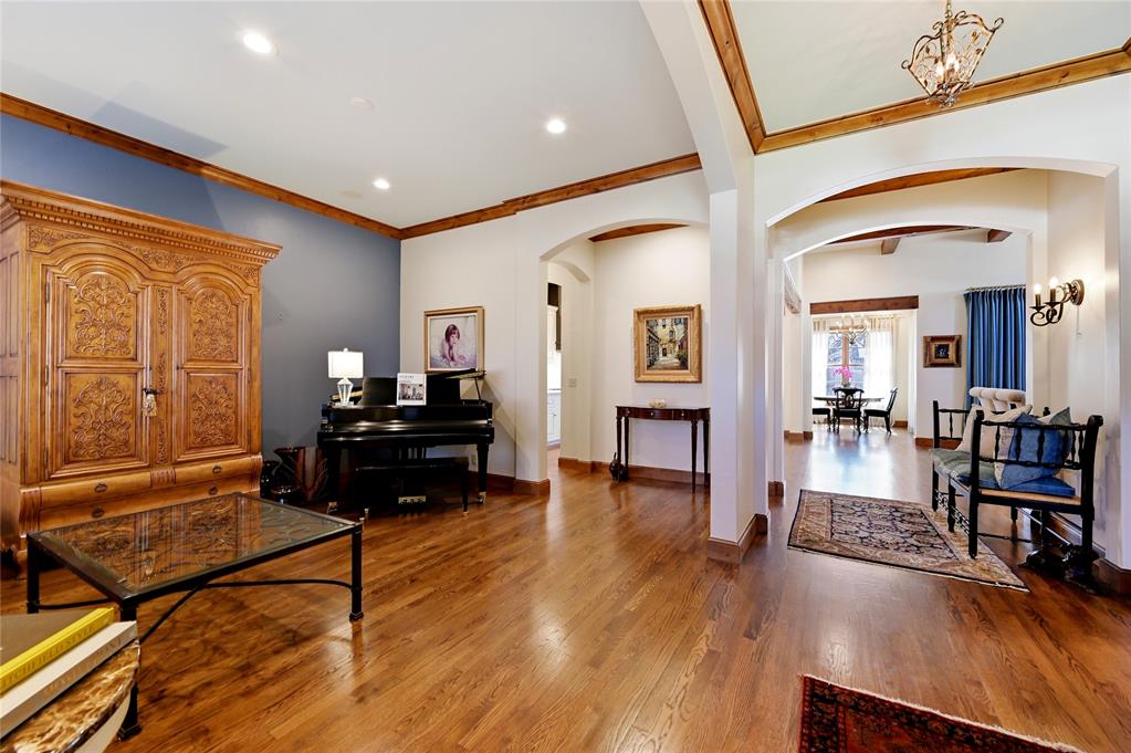 Nichols Hills, Oklahoma, 73120, United States, 4 Bedrooms Bedrooms, ,4 BathroomsBathrooms,Residential,Active,2019456