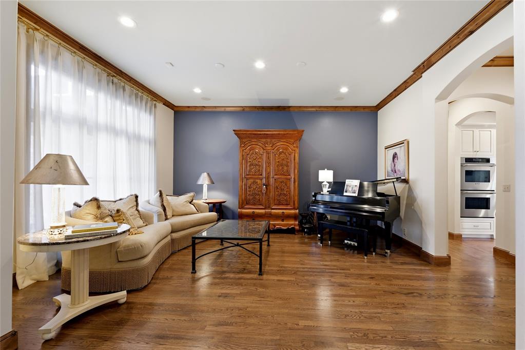Nichols Hills, Oklahoma, 73120, United States, 4 Bedrooms Bedrooms, ,4 BathroomsBathrooms,Residential,Active,2019456