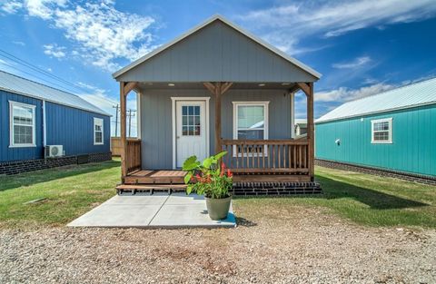 Photo of 16351 W Highway 66 Highway, Yukon, OK 73099 (MLS # 1194208)