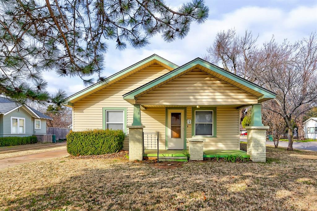 Photo 1 of 20 — 913 N Boulevard Street, Edmond, OK 73034