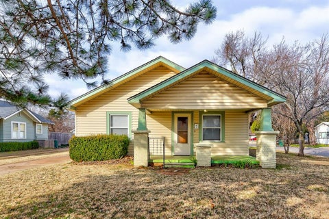 Photo of 913 N Boulevard Street, Edmond, OK 73034 (MLS # 1237007)