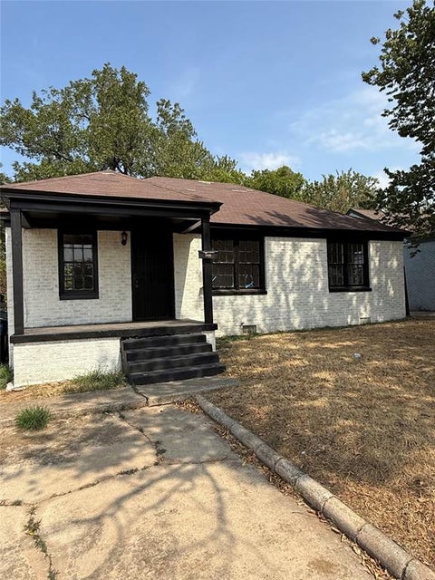 Photo of 2049 NE 17th Street, Oklahoma City, OK 73111 (MLS # 1251023)