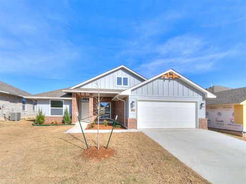 Photo of 1108 Redwood Creek Drive, Yukon, OK 73099 (MLS # 1224478)