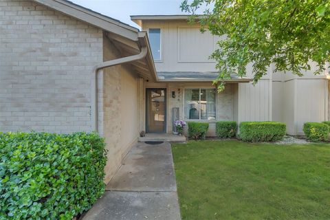 Photo of 9713 Hefner Village Boulevard, Oklahoma City, OK 73162 (MLS # 1238640)