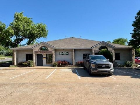 Photo of 501 E 15th Street #101, Edmond, OK 73013 (MLS # 1205702)