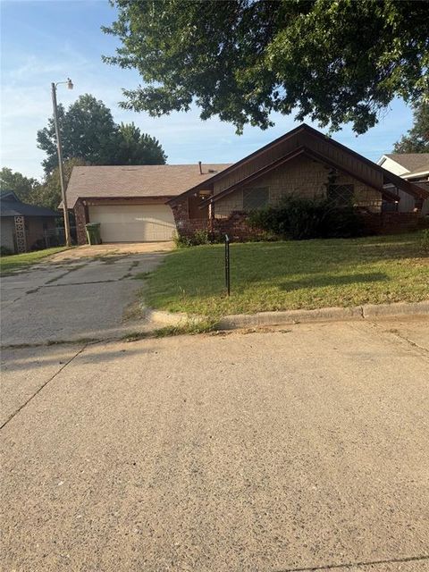 Photo of 315 Willow Place, Yukon, OK 73099 (MLS # 1225717)