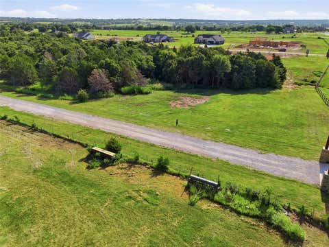Photo of 860 Creekside Trail #001, Guthrie, OK 73044 (MLS # 1241330)