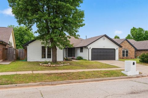 Photo of 11909 Moon Beam Drive, Oklahoma City, OK 73162 (MLS # 1228020)