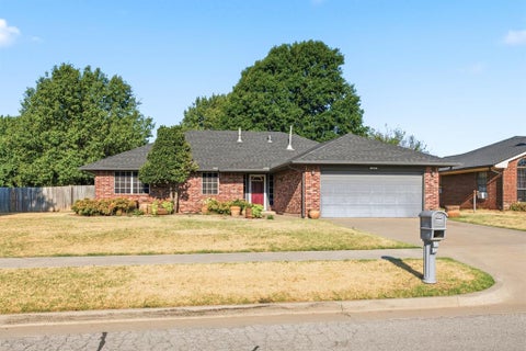 Photo of 1001 Buckingham Drive, Newcastle, OK 73065 (MLS # 1247702)
