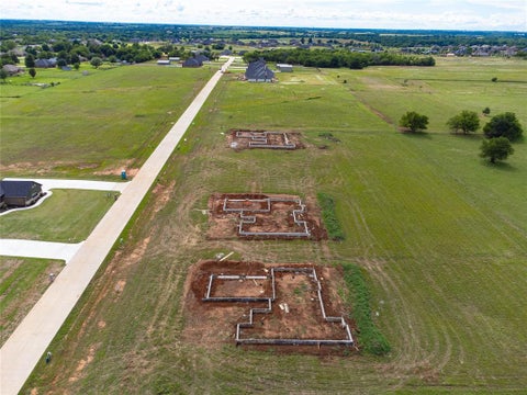 Photo of 8770 Oak Tree Circle, Edmond, OK 73025 (MLS # 1244210)